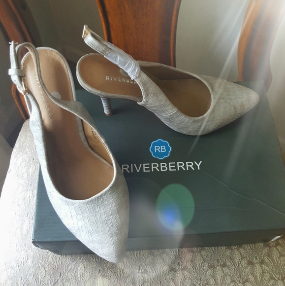 Riverberry Shoes - NWOT Lucy Sling Back Pump Stilettos